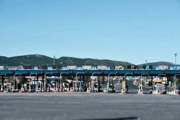 Πανικός στα διόδια Αφιδνών: Τελικός προορισμός το Συλλαλητήριο στο Σύνταγμα – Δείτε τις εικόνες